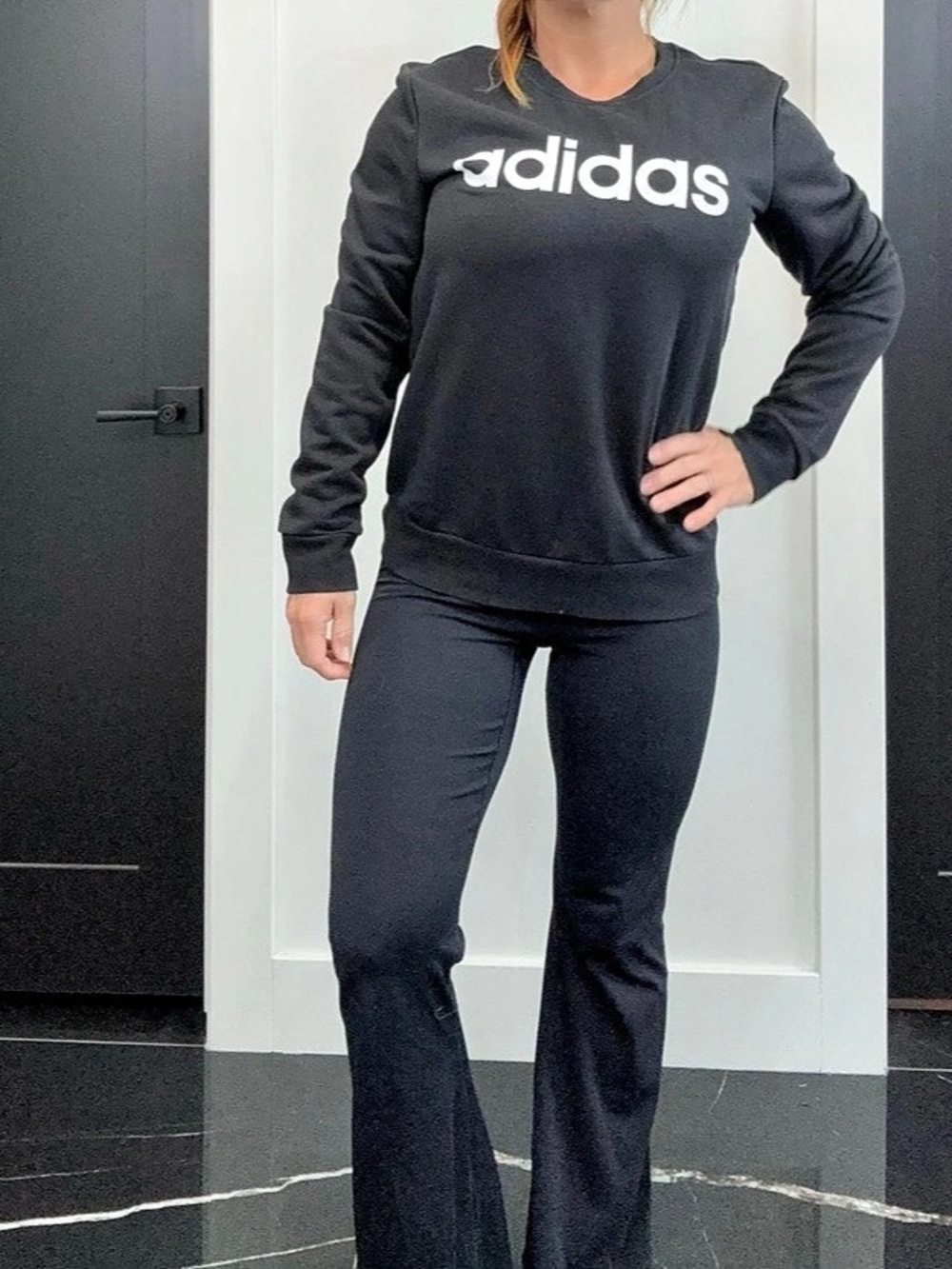 adidas Essentials Logo Crewneck Sweatshirt Black Medium